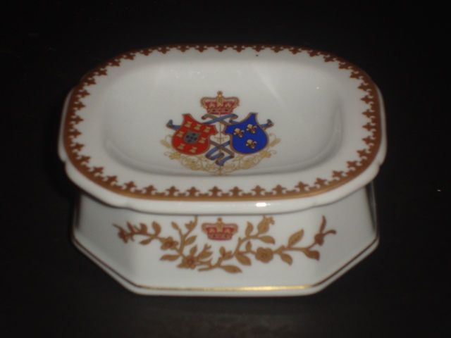 Caixa com tampa em porcelana francesa de Limoges