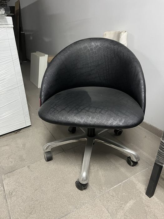 Крісло перукарське Opus-Studio