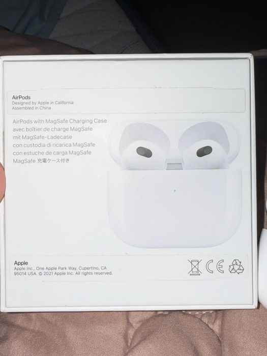 100% Оригинал AirPods 3 полный комплект без правого наушинка