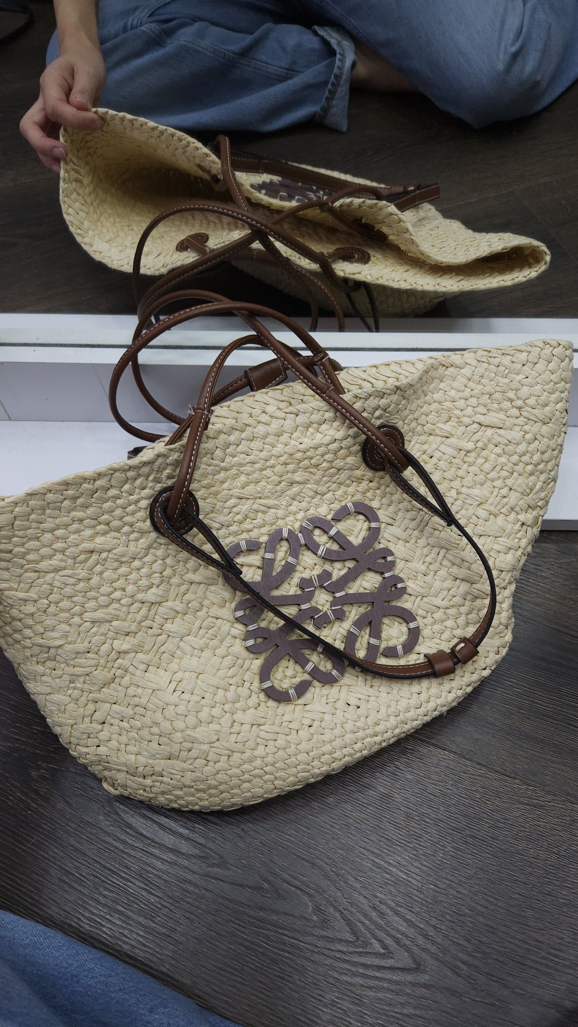 Літня плетена сумка у стилі loewe