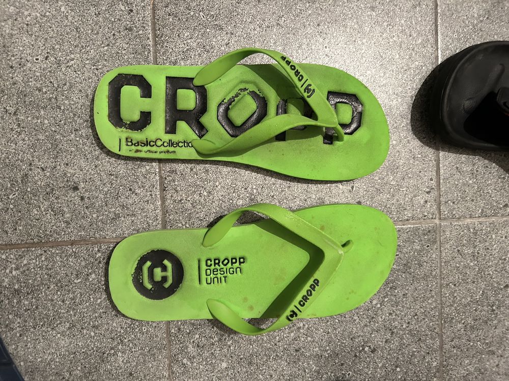 Klapki Nowe cropp meskie japonki 2 szt nieuzywane