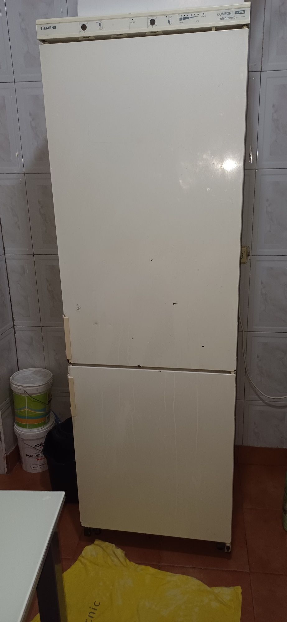 Vende se geladeira usada
