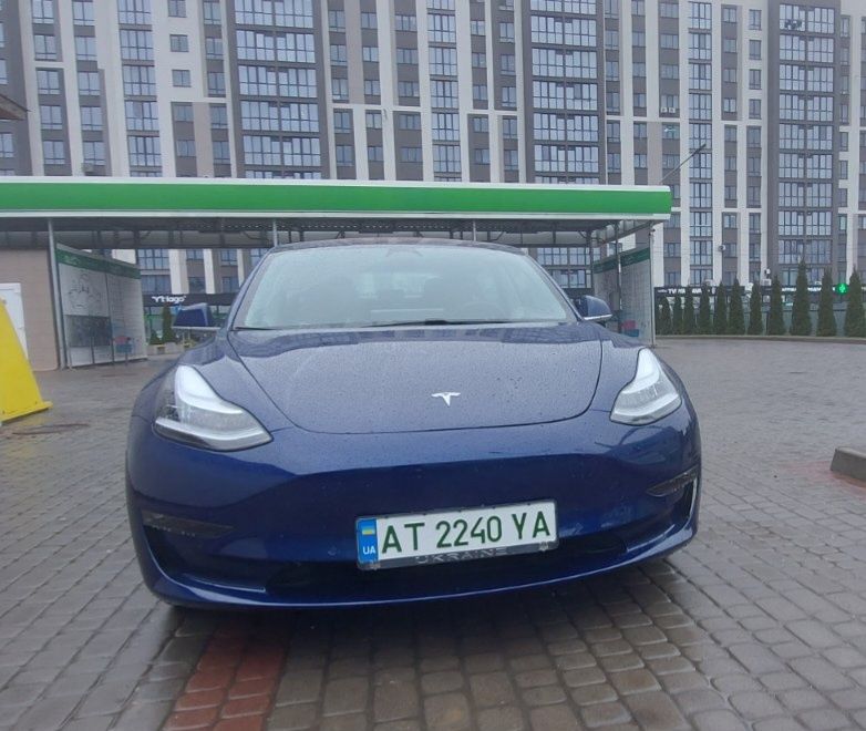 Автомобіль Tesla model3