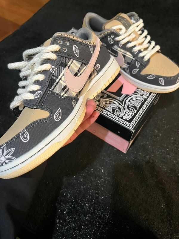 ButyDamskieTrampki NikeSBDunkTravisScott R.42