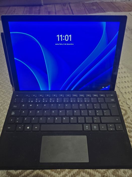 Surface Pro 7 i5 8gb RAM 128GB