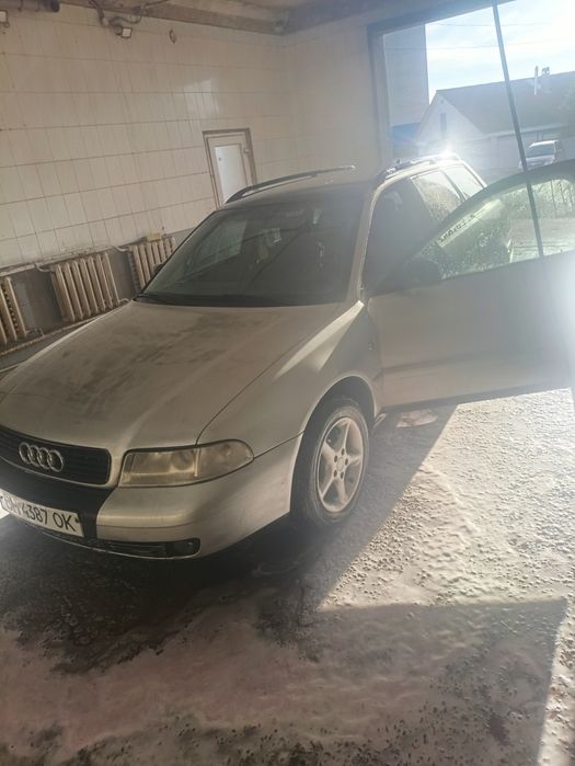 Ауді А4  все працює, стан задоволений, не пожалкуєте що взяли