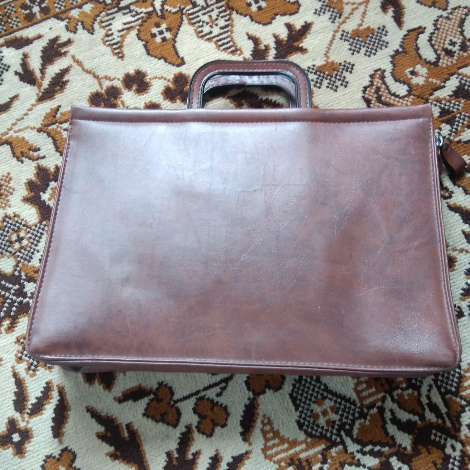 Продам деловую сумку, портфель.