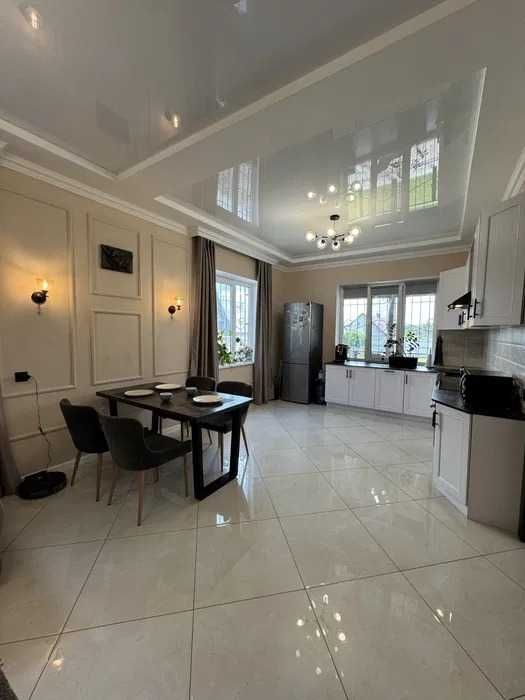 Продам 2х этажный дом на Победе.