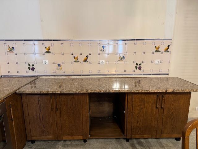 Quer renovar a sua cozinha? Tenho as pedras que precisa em granito.