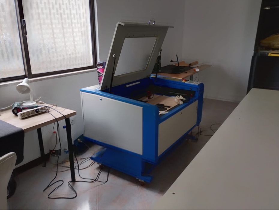 Negócio Comunicação e personalização - Laser/routerCNC