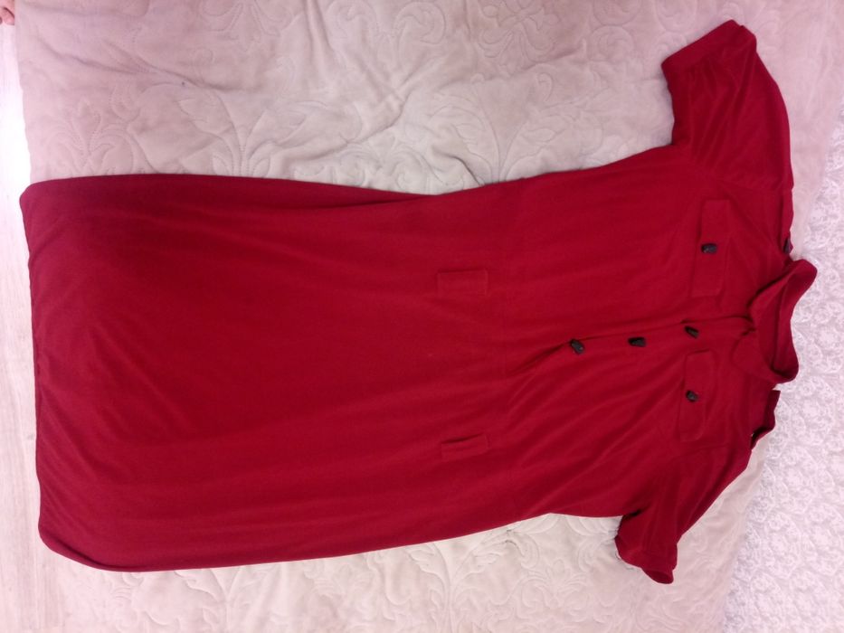 Червоне жіноче плаття