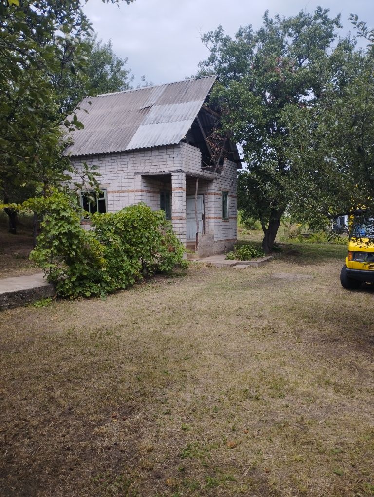 Дача  возле реки Днепр