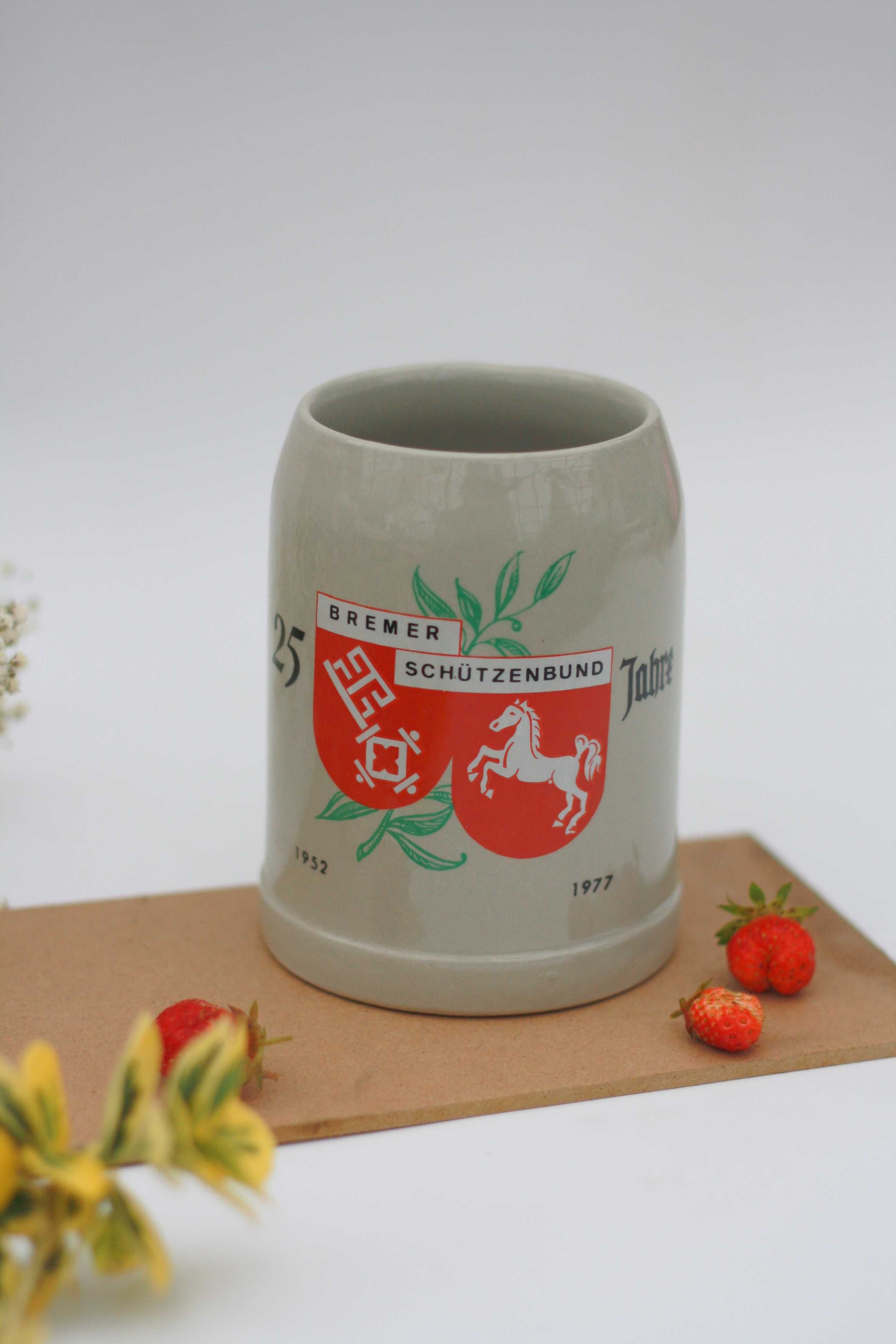 Ceramiczny duży kufel niemiecki