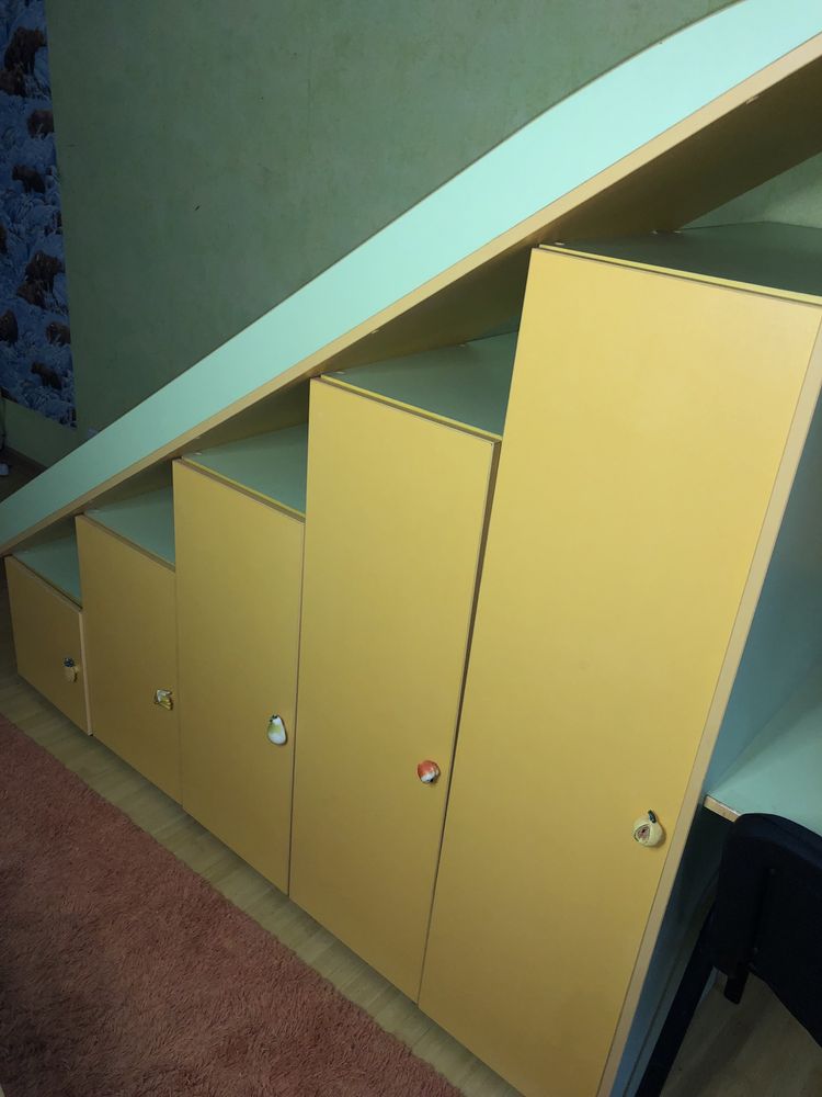 Двухъярусная кровать