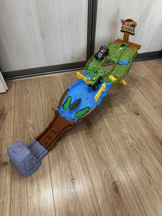 Трек для монстр траков hot wheels monster trucks