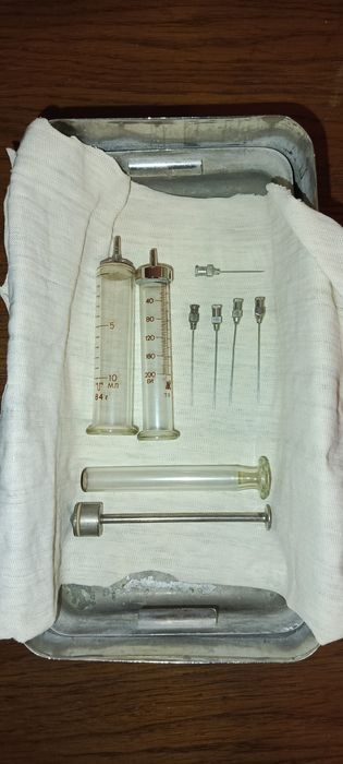 Стерилизатор из нержавейки,со шприцами времён СССР