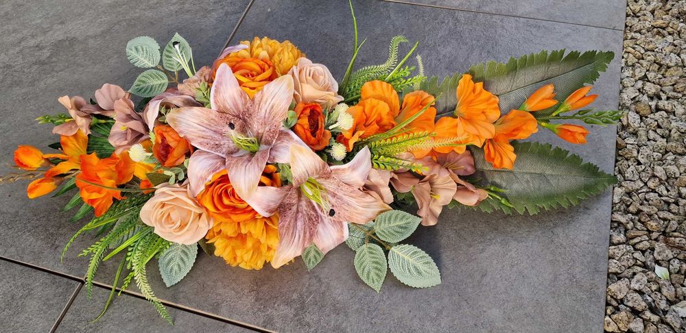 Kompozycja kwiatowa na grób cmentarz stroik ikebana Z125
