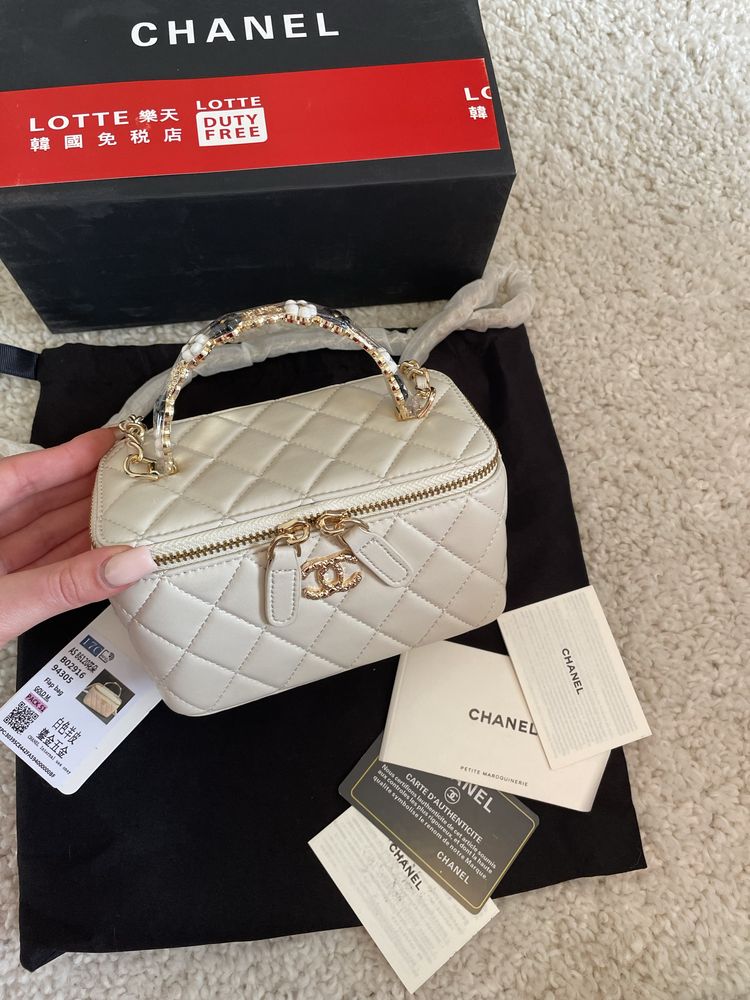 Сумка Chanel молочна | квадратна сумка Chanel з зеркалом | косметичка