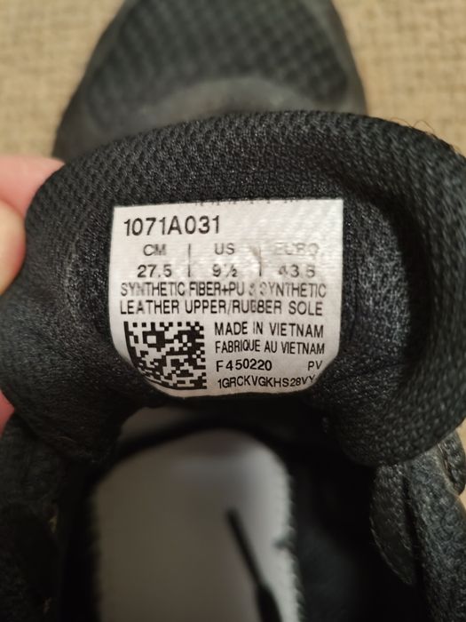 Волейбольні кросівки Asics