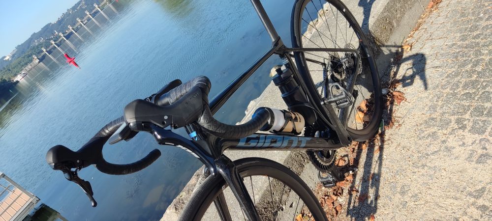 Bicicleta GIANT TCR Advanced 2 Pro Compact 2025