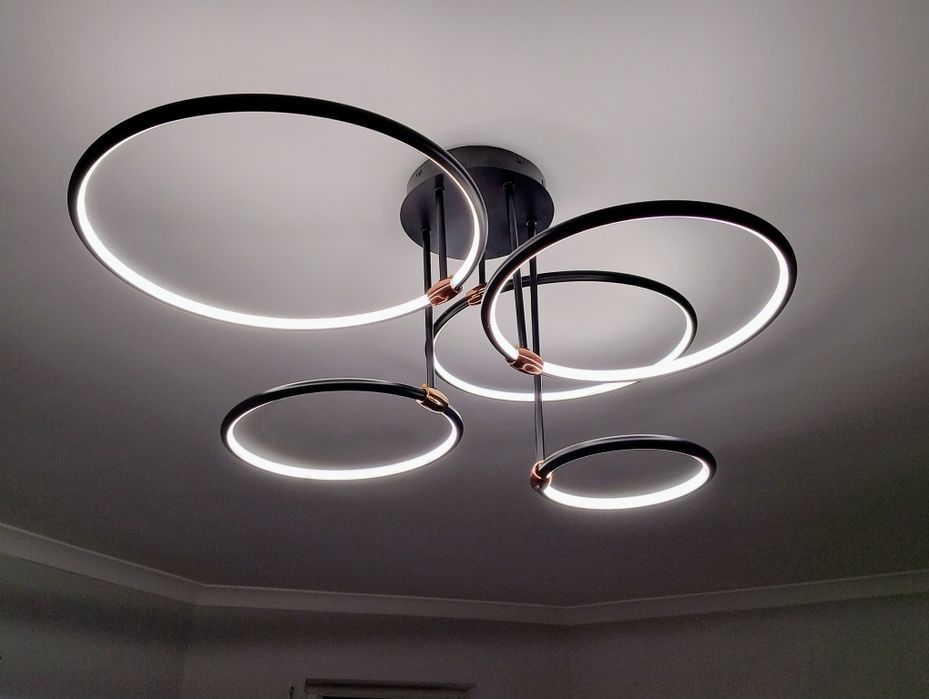 Nowoczesny żyrandol LED 5 piescieni