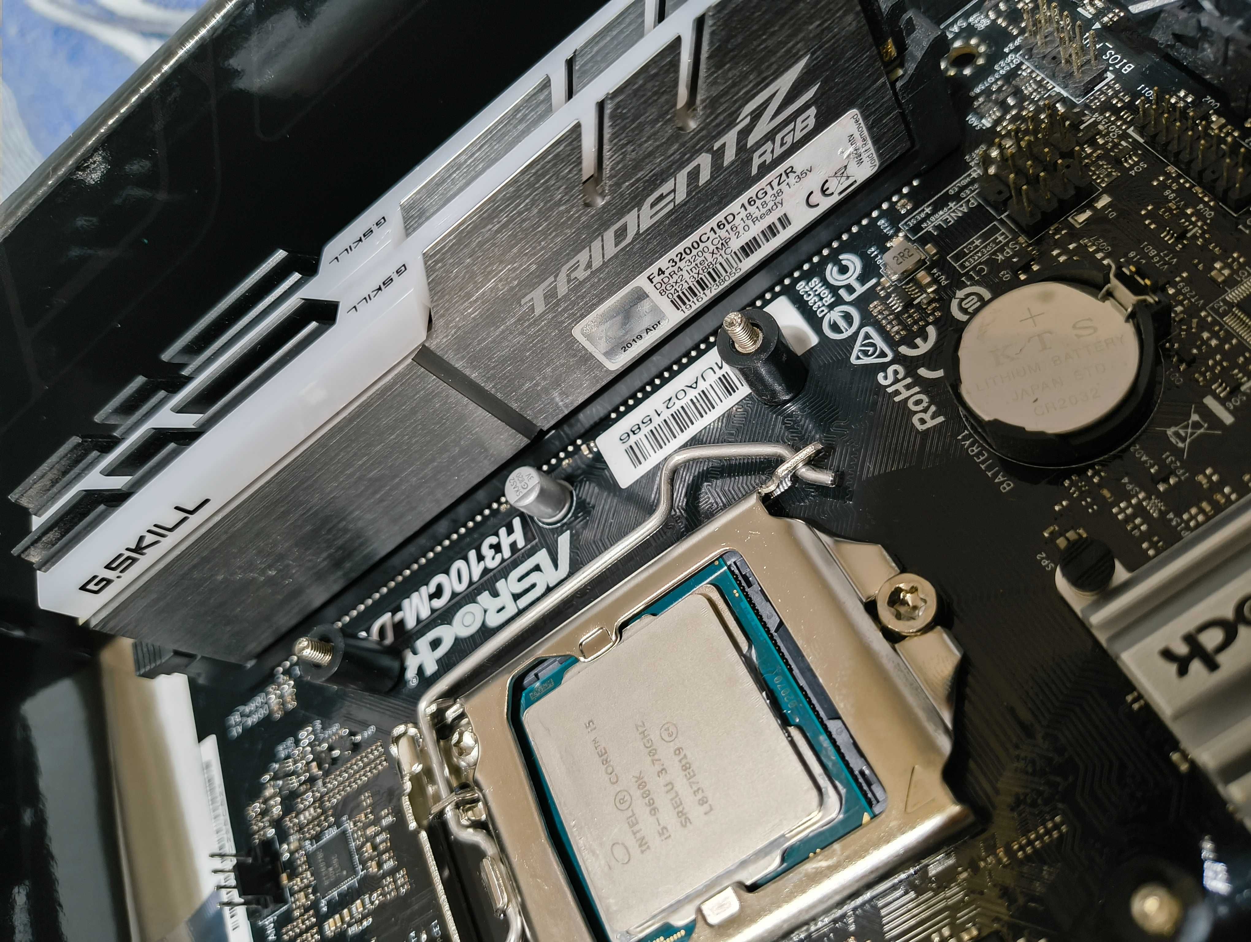 I5 9600k + Motherboard + 16gb RAM DDR4 3200 mhz RGB