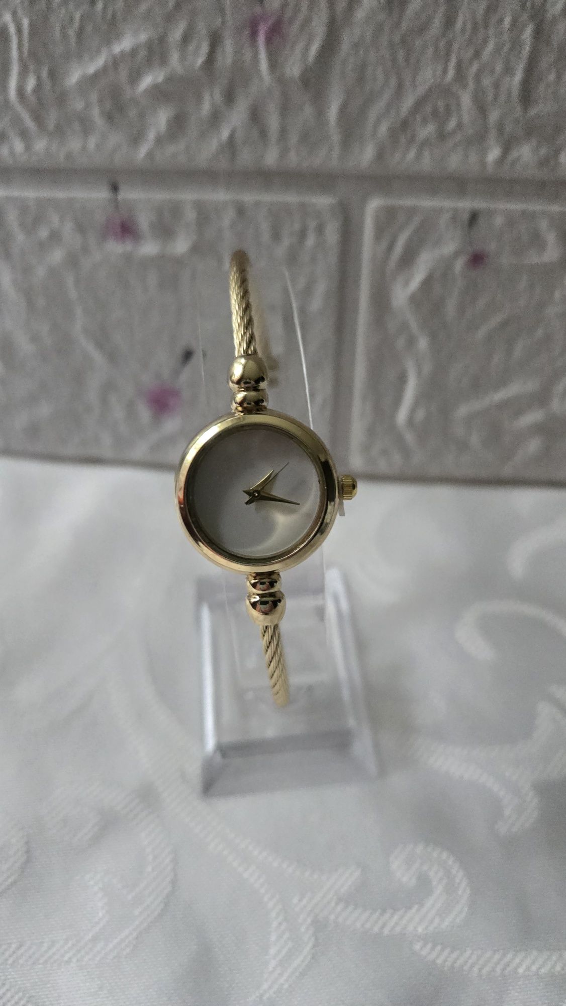 Damski Zegarek elegancki i stylowy z białą tarczą