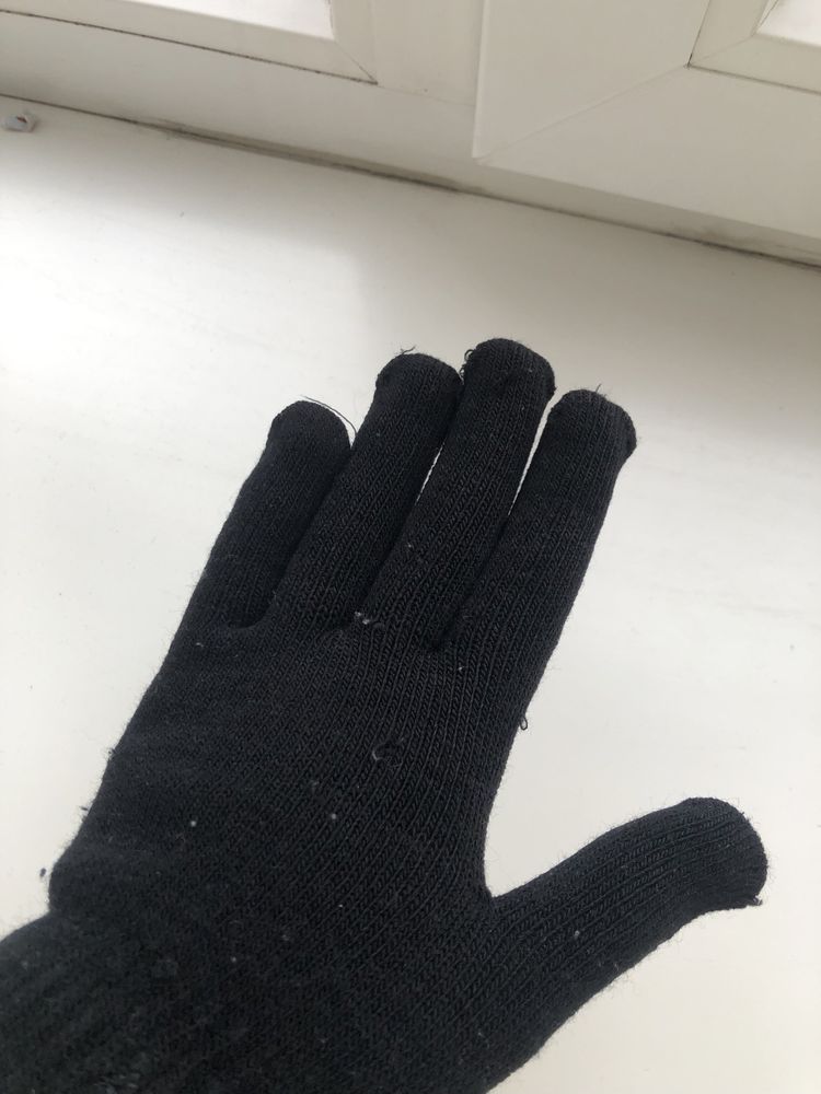 Чорна рукавиця