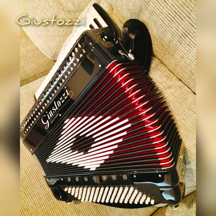 Acordeão/acordeon Giustozzi 96 Baixos de 2023.