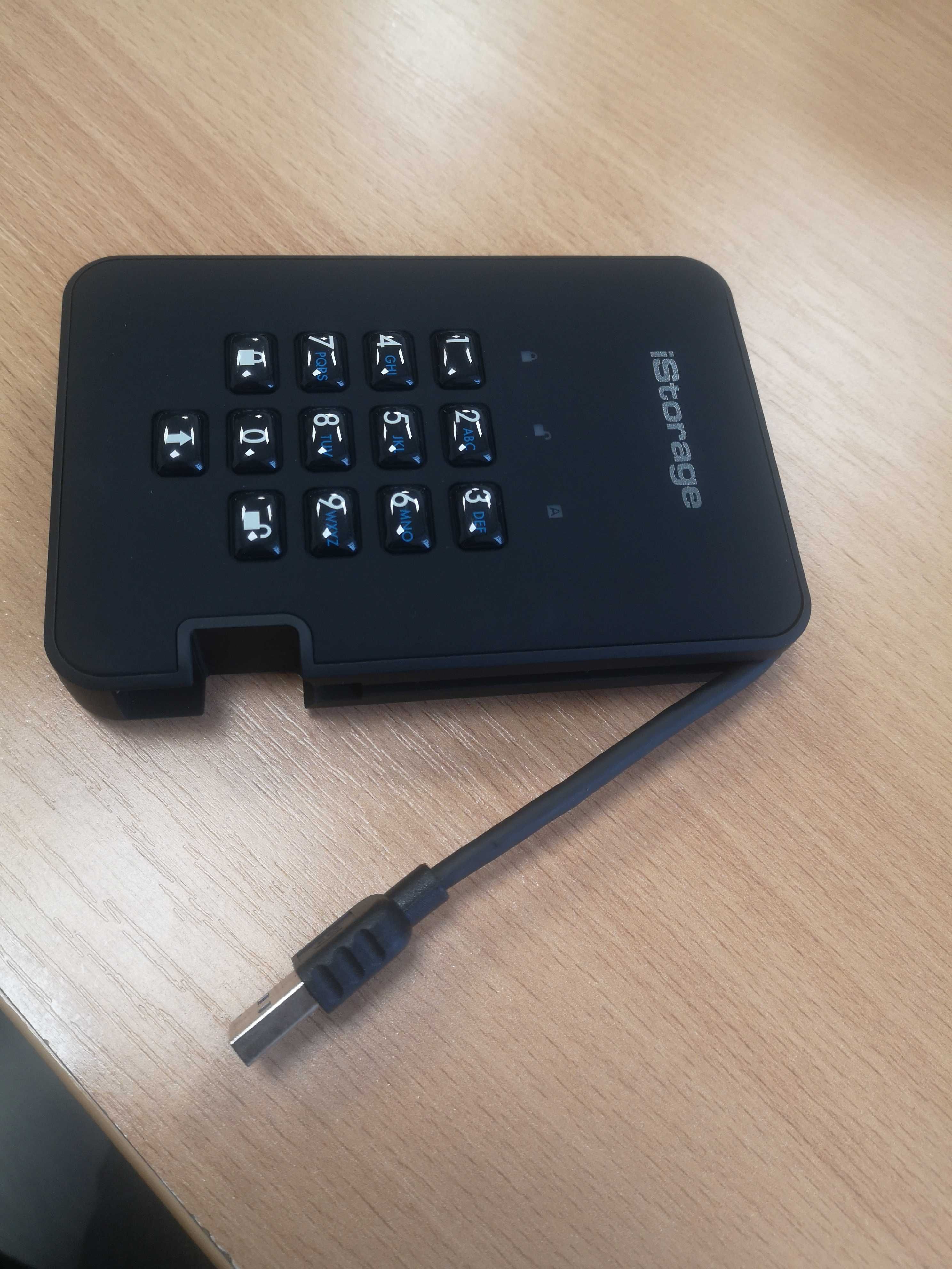 Флешка с кодом Жорсткий диск iStorage diskAshur USB 1 TB Phantom Black