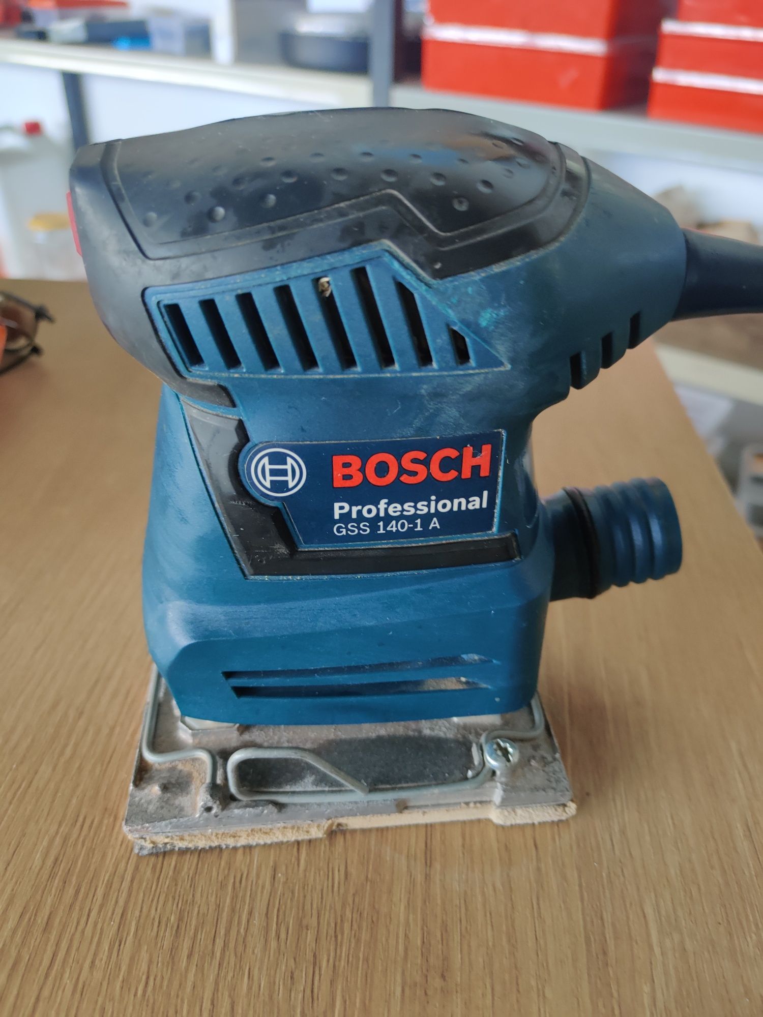 Lixadora Bosch  GSS 140-1A