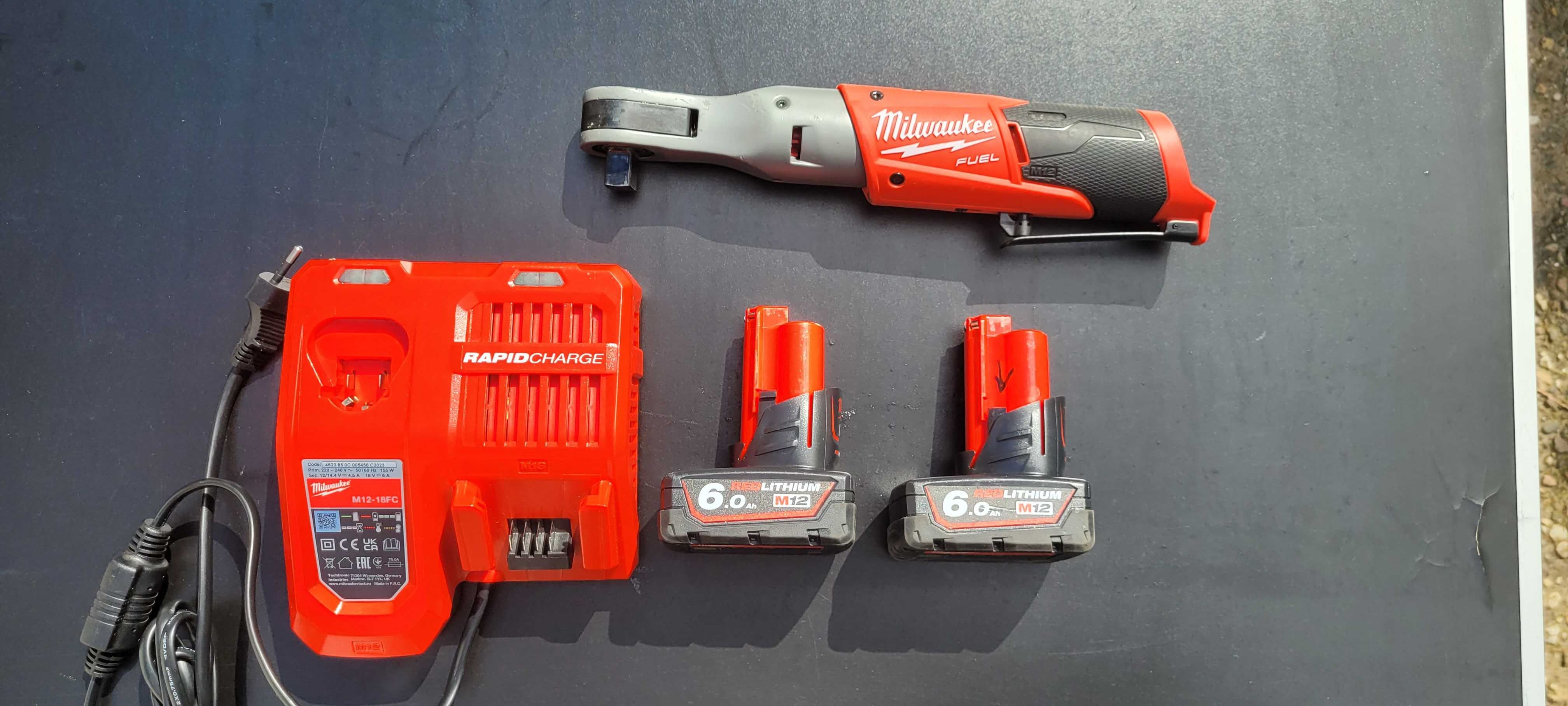 milwaukee M12 FIR12-0 Subkompaktowa grzechotka 1/2" + ładowarka 2xAKKU