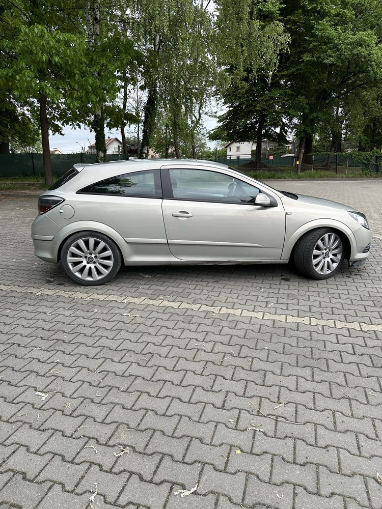 Opel Astra H GTC