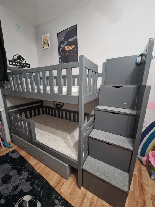 Łóżko piętrowe ze schodami i szufladą + materace