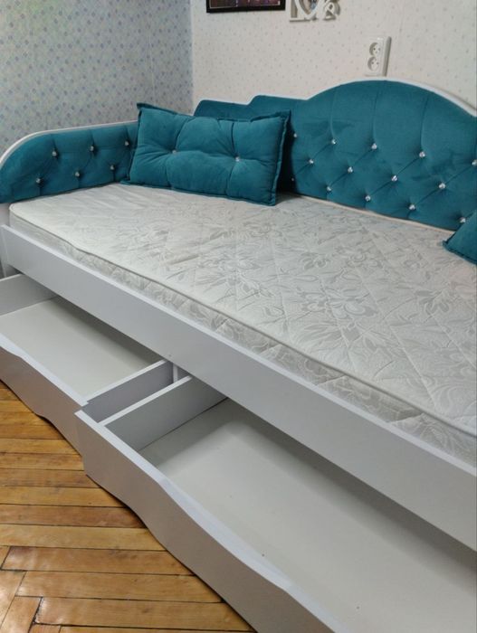 Ліжко для дівчинки