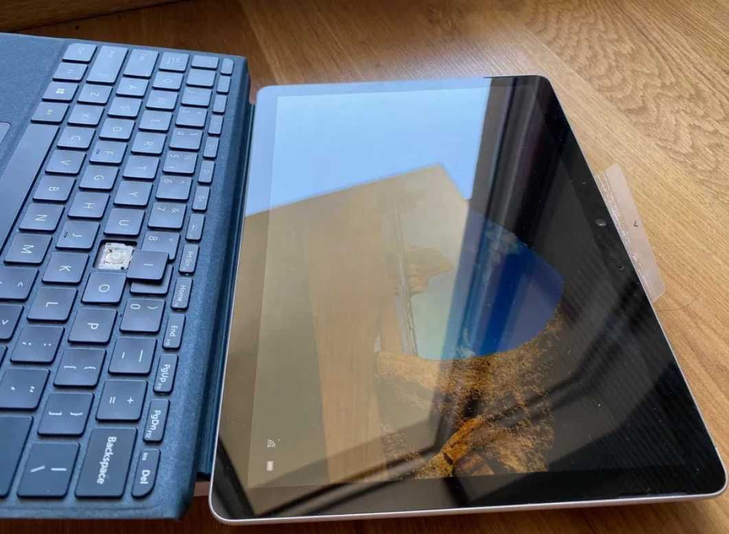 Surface Go 2 MICROSOFT M3-8100Y TABLET/LAPTOP 2w1 ETUI Signature 2021