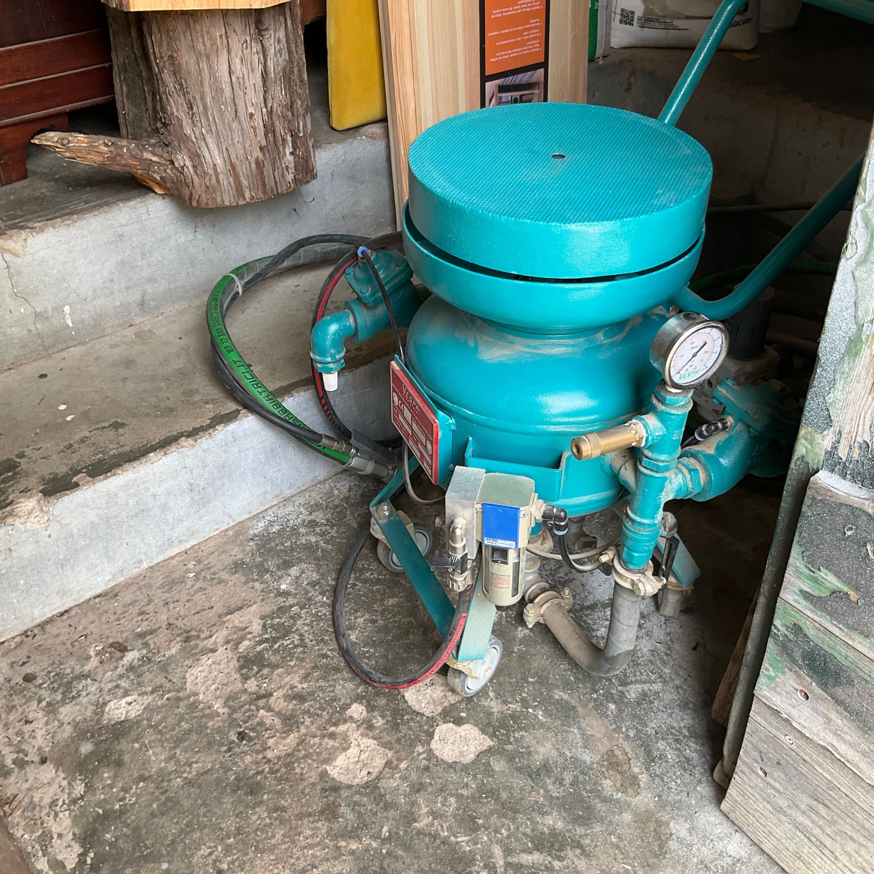 Conjunto compressor + cuba de decapar a areia