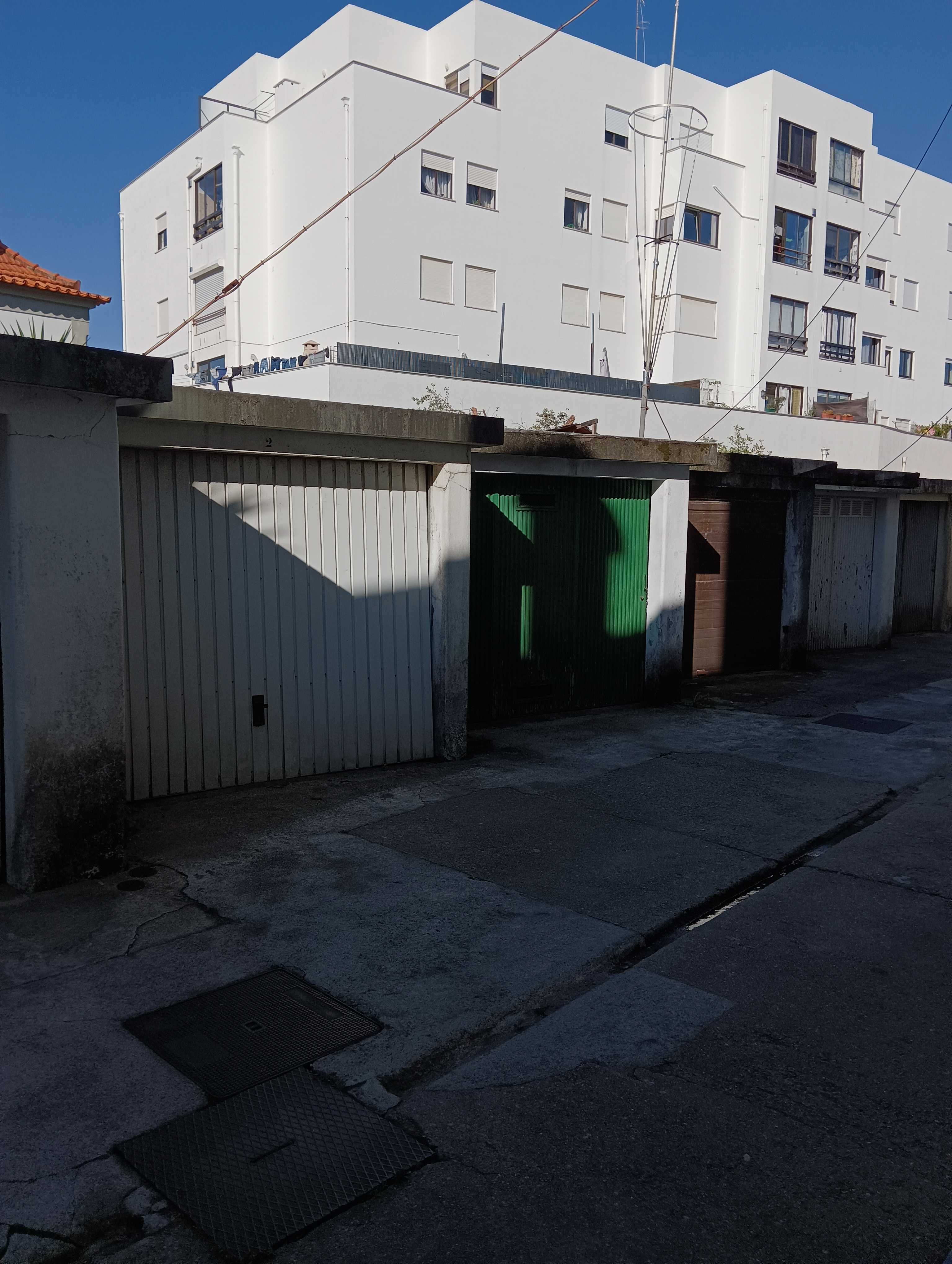 Vendo Garagem Individual Fechada / Meadela