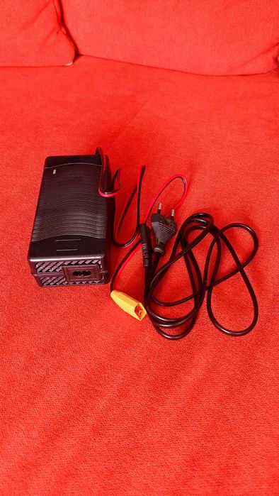 Зарядка для LFP батарей 12 Вольт 10 Ампер. Нова. XT90