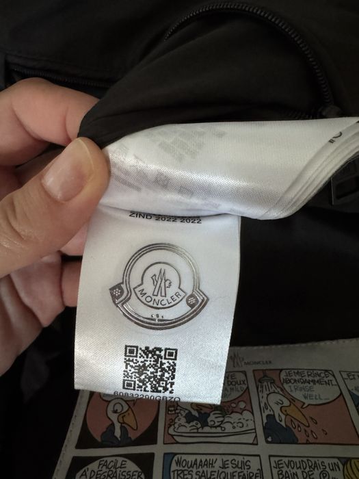 Оригінальний брендовий пуховик Moncler