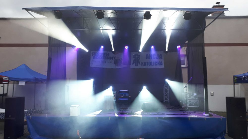 Scena mobilna 6x5m z zadaszeniem na przyczepie