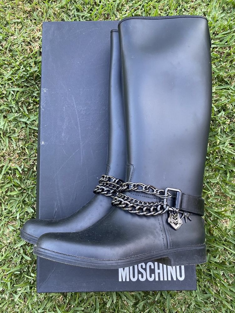 Botas pretas Moschino