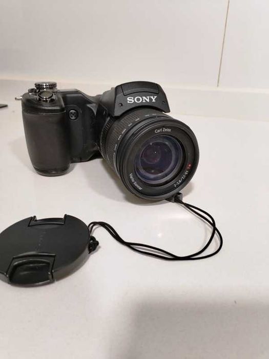 Vendo Sony Cibershot F828, para reparar ou peças.