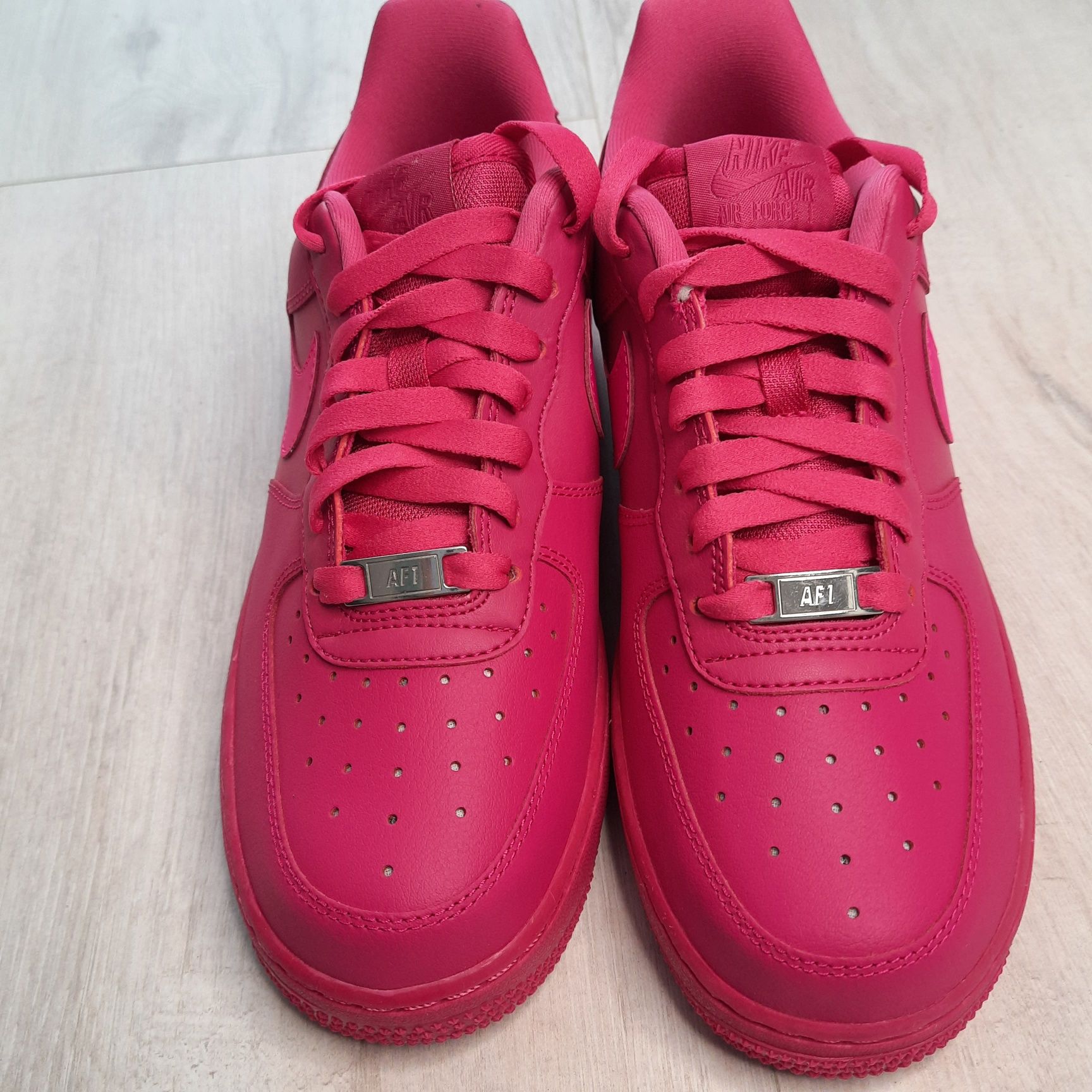 Оригінальні жіночі кросівки Nike Air Force 1 Low Fireberry Covers The