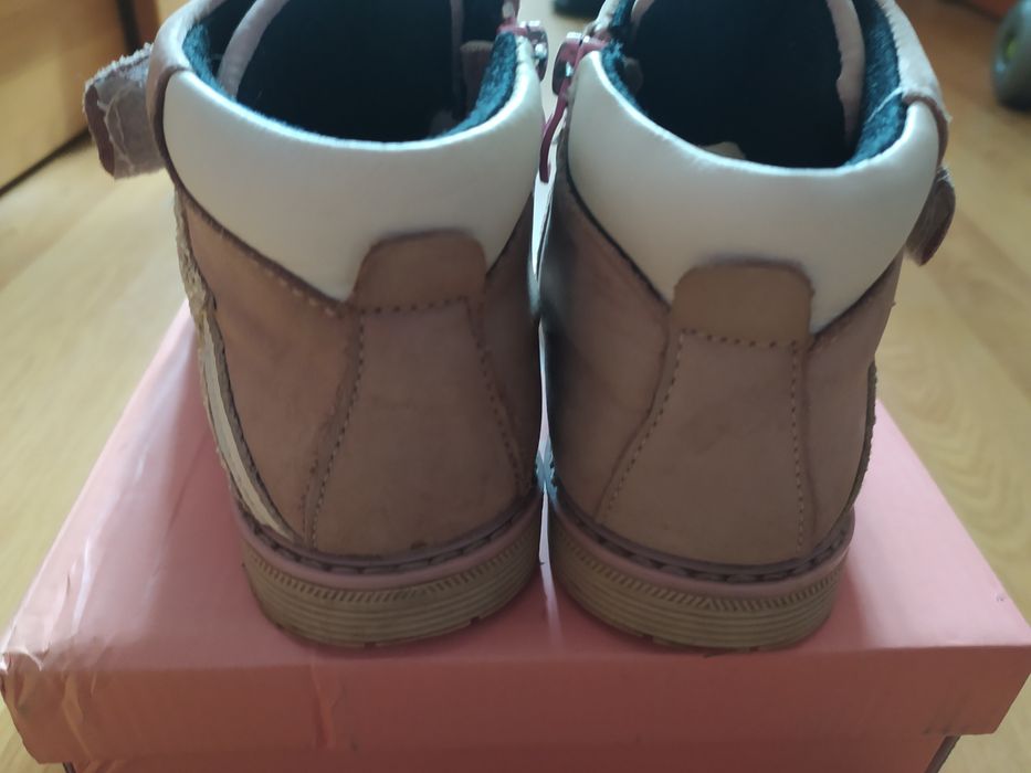 Продам демисезонні ортопедичні чобітки на дівчинку