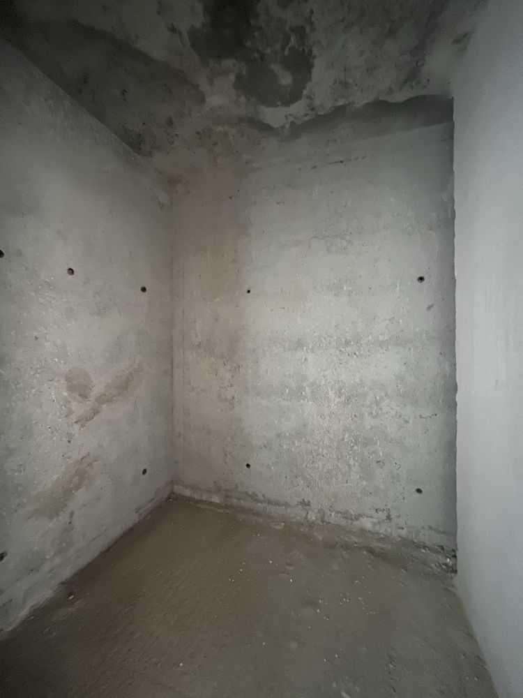 Продається 1 кім. 39,11 м2. на зручному 3 поверсі. 690$ м2