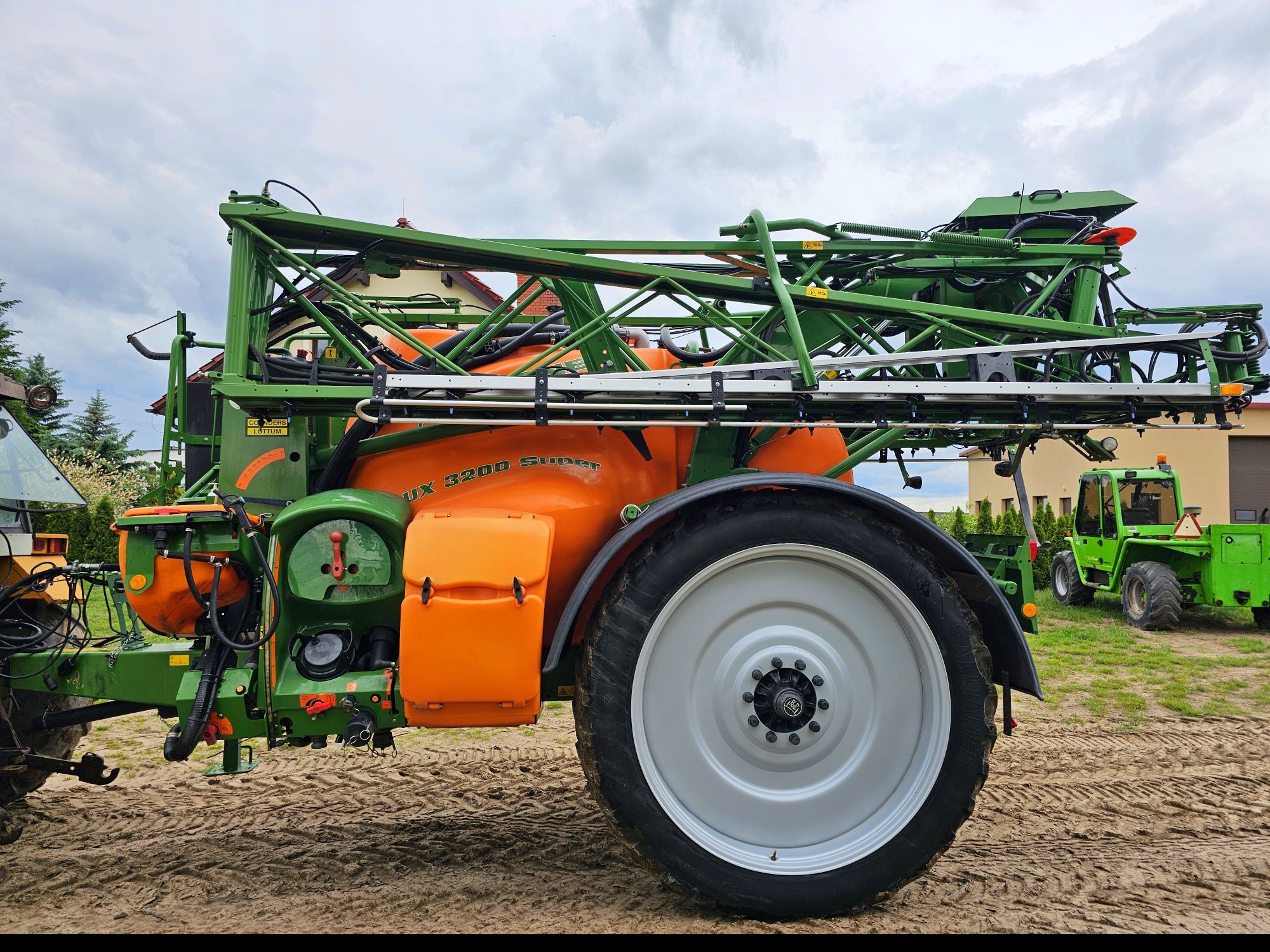 Opryskiwacz Amazone UX 3200  27 m 2014 rok
Lemken Primus 45
Szerokość