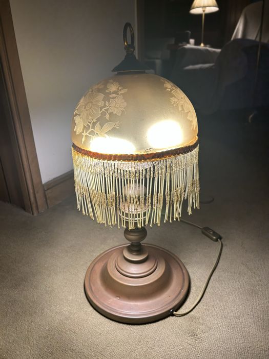 Candeeiro antigo com franjas