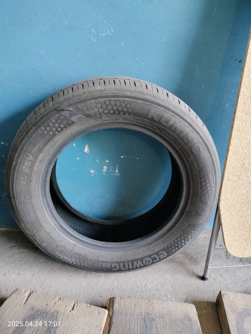Продам резину Kumho 195.60.15