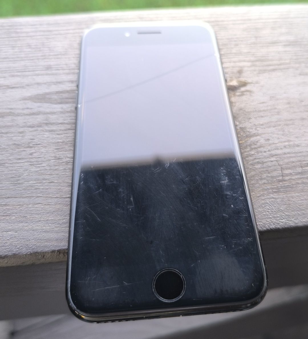 iPhone 7 Jet Black 32GB – Sprawny, lekko pęknięta szybka